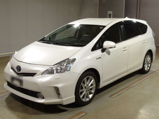 TOYOTA PRIUS ALPHA 2014