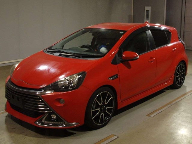 TOYOTA AQUA 2015