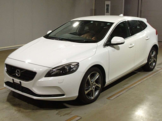 VOLVO V40 2016