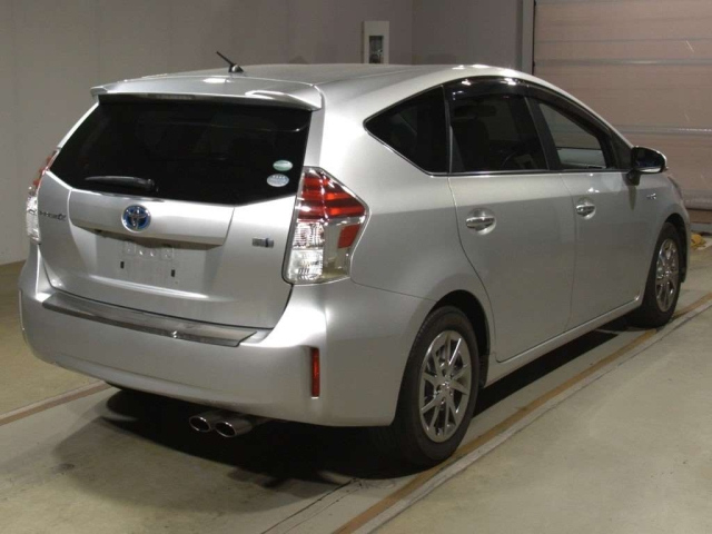 TOYOTA PRIUS ALPHA 2016