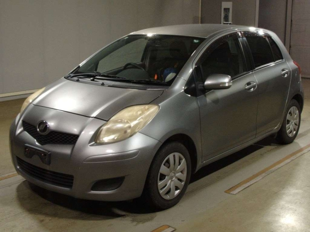 TOYOTA VITZ 2010
