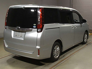 TOYOTA NOAH 2015