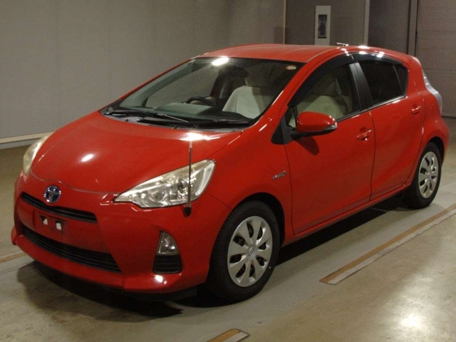 TOYOTA AQUA 2013