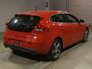 VOLVO V40 2016