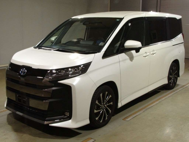 TOYOTA NOAH 2023