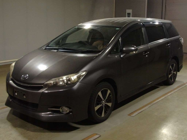 TOYOTA WISH 2013