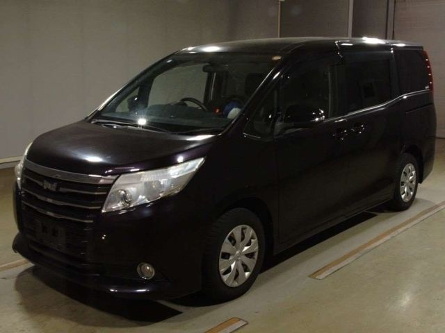 TOYOTA NOAH 2014