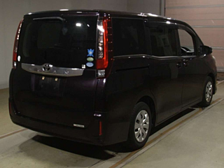TOYOTA NOAH 2014