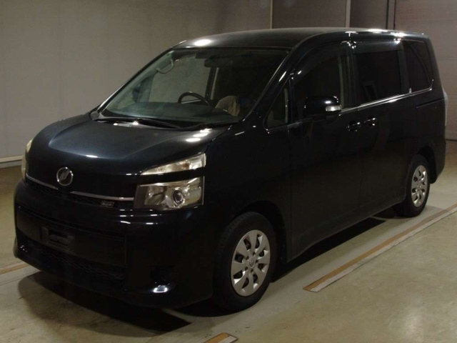 TOYOTA VOXY 2010