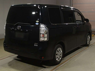 TOYOTA VOXY 2010