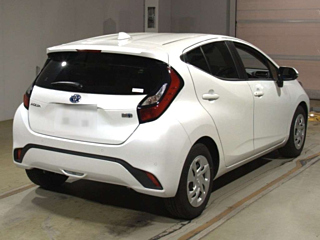 TOYOTA AQUA 2021