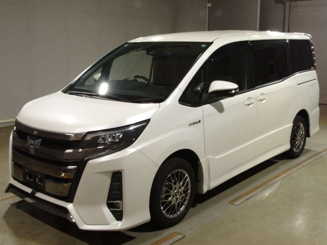 TOYOTA NOAH 2017