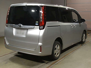 TOYOTA NOAH 2017