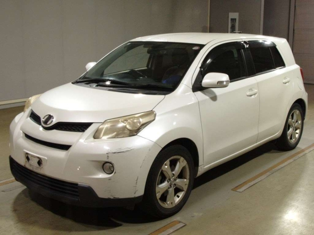 TOYOTA IST 2010