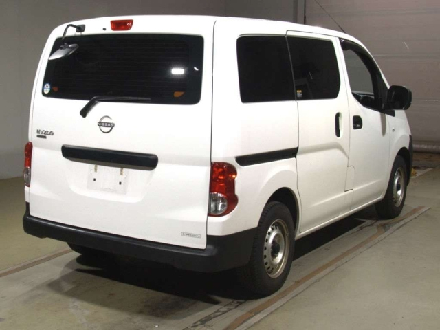 NISSAN NV200 2021
