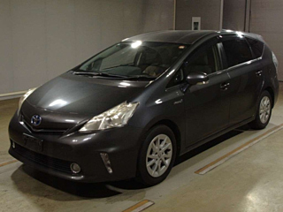 TOYOTA PRIUS ALPHA 2013