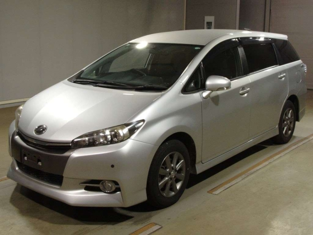 TOYOTA WISH 2013