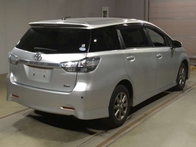 TOYOTA WISH 2013