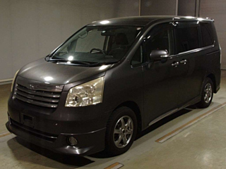 TOYOTA NOAH 2010