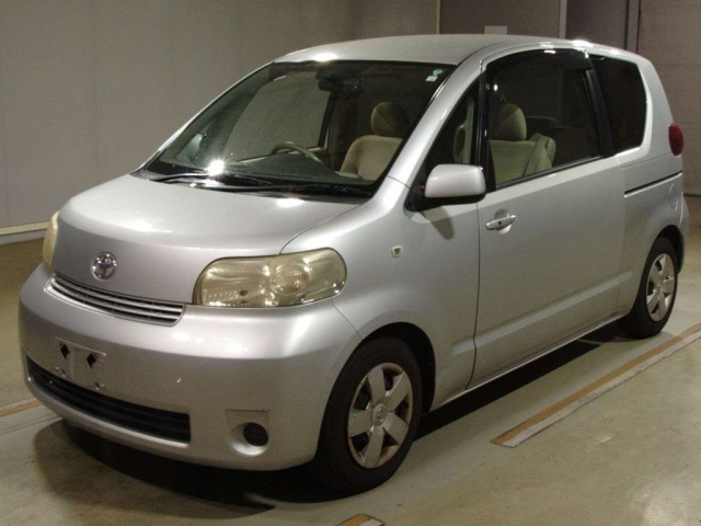 TOYOTA PORTE 2010