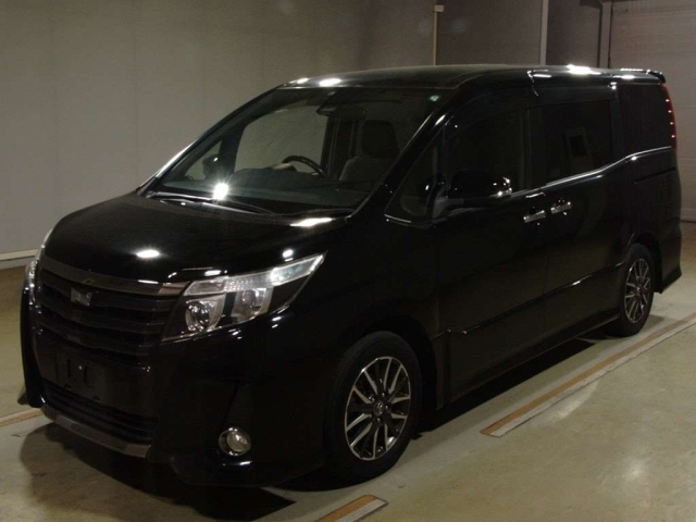 TOYOTA NOAH 2017