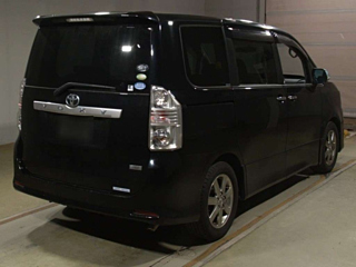 TOYOTA VOXY 2010