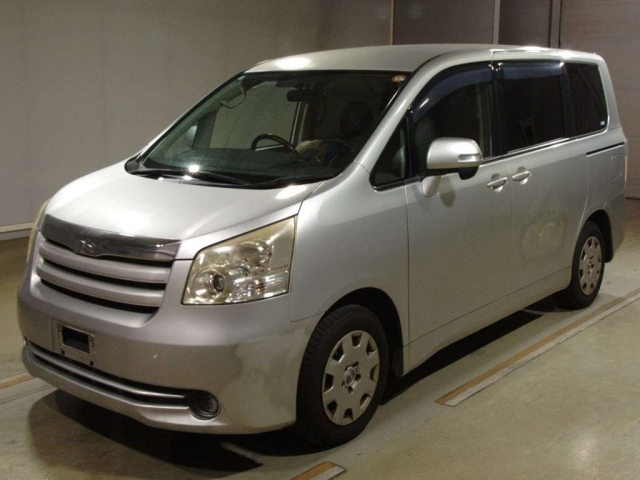 TOYOTA NOAH 2008