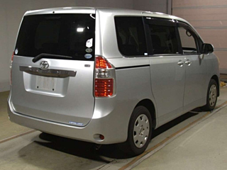 TOYOTA NOAH 2008