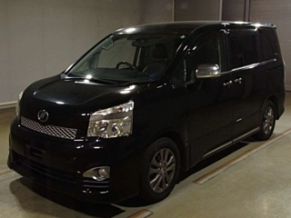 TOYOTA VOXY 2013