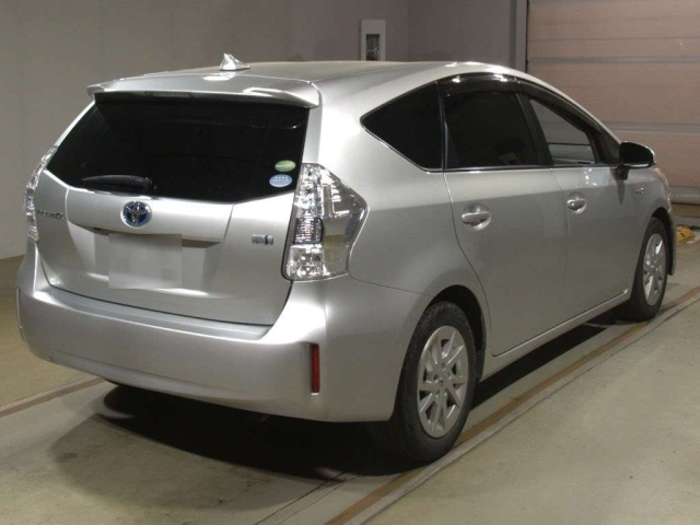 TOYOTA PRIUS ALPHA 2013