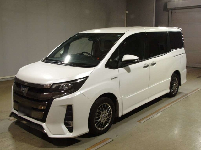 TOYOTA NOAH 2018