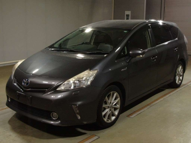 TOYOTA PRIUS ALPHA 2012
