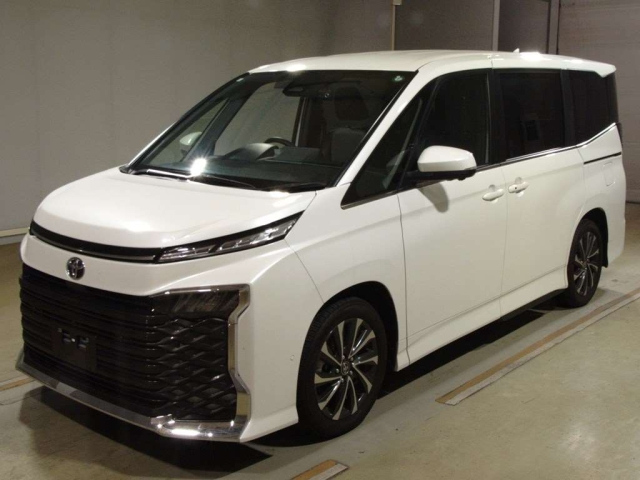 TOYOTA VOXY 2023