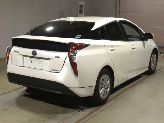 TOYOTA PRIUS 2016
