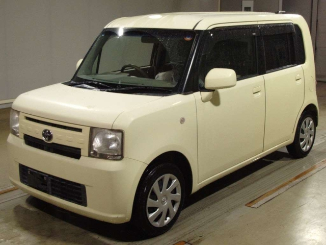 TOYOTA PIXIS SPACE 2012