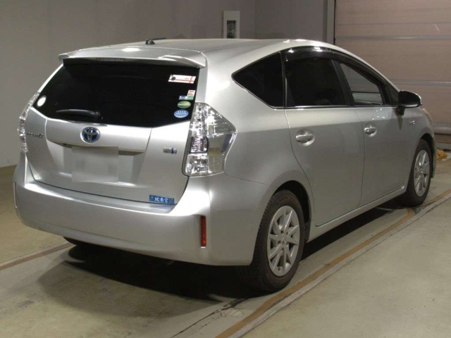TOYOTA PRIUS ALPHA 2012