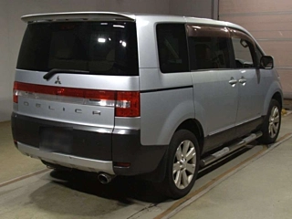 MITSUBISHI DELICA D5 2010