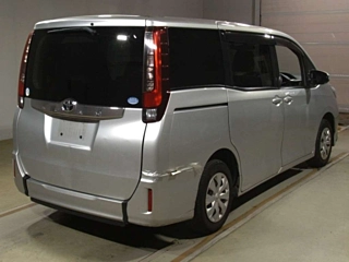 TOYOTA NOAH 2014