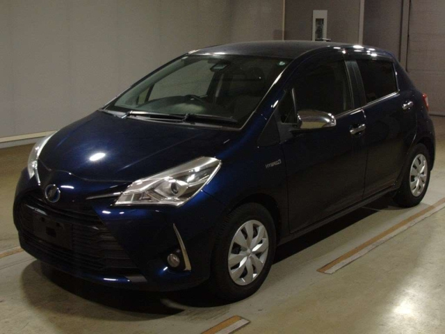 TOYOTA VITZ 2017