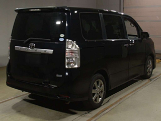 TOYOTA VOXY 2009