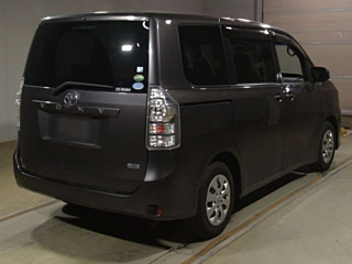 TOYOTA VOXY 2013