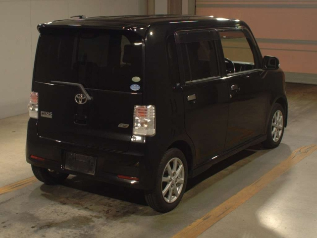 TOYOTA PIXIS SPACE 2012