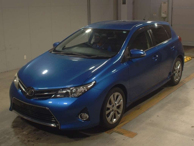 TOYOTA AURIS 2012