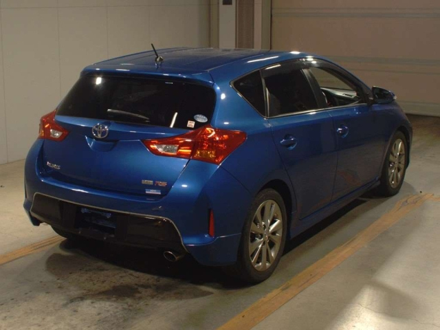 TOYOTA AURIS 2012