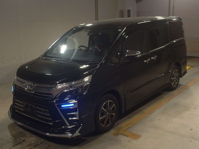 TOYOTA VOXY 2020