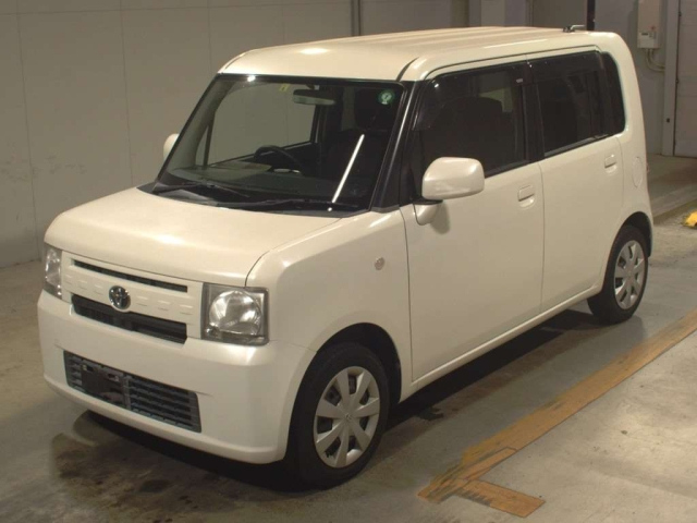 TOYOTA PIXIS SPACE 2012