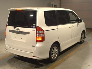 TOYOTA NOAH 2012