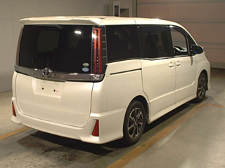 TOYOTA NOAH 2018