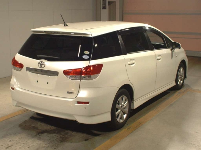 TOYOTA WISH 2010