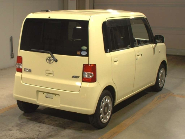 TOYOTA PIXIS SPACE 2014